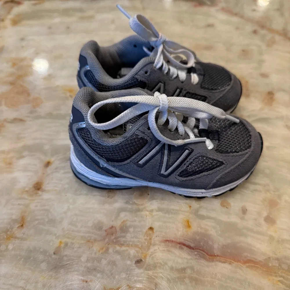 New Balance 888V2 Kids Walking Sneaker Shoes Gray Mesh‎ Suede Lace Up Size 5.5M